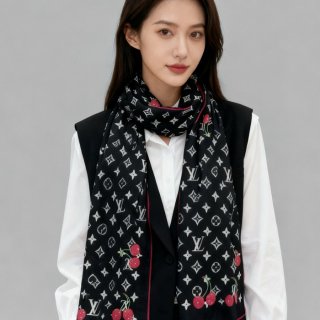 ルイ ヴィトン LV×TMモノグラムチェリー 両面シルクベロア同色スカーフ 60x180cm ルイ ヴィトン LV×TMモノグラムチェリー 両面シルクベロア同色スカーフ 60x180cm