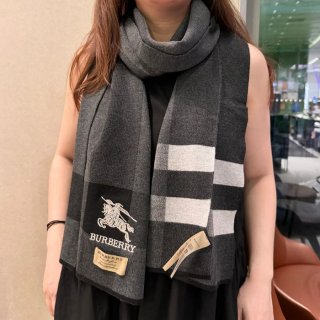 バーバリー ハイエンドカシミヤニットスカーフ。100%カシミヤ 30x180cm バーバリー ハイエンドカシミヤニットスカーフ。100%カシミヤ 30x180cm