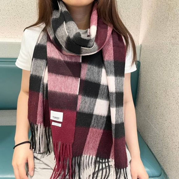 バーバリー 両面チェックカシミヤスカーフ 45x210cm バーバリー 両面チェックカシミヤスカーフ 45x210cm
