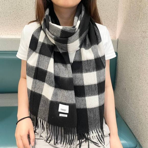バーバリー 両面チェックカシミヤスカーフ 45x210cm バーバリー 両面チェックカシミヤスカーフ 45x210cm