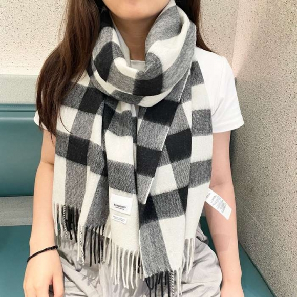 バーバリー 両面チェックカシミヤスカーフ 45x210cm バーバリー 両面チェックカシミヤスカーフ 45x210cm