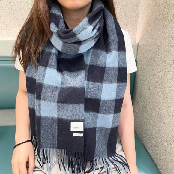 バーバリー 両面チェックカシミヤスカーフ 45x210cm バーバリー 両面チェックカシミヤスカーフ 45x210cm