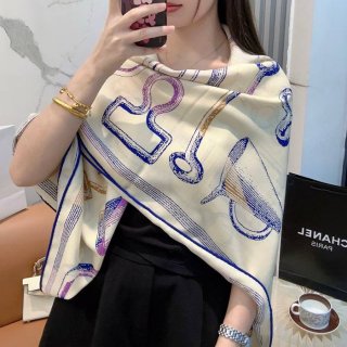 エルメス 馬具ストーリーストール 136 x 137cm エルメス 馬具ストーリーストール 136 x 137cm