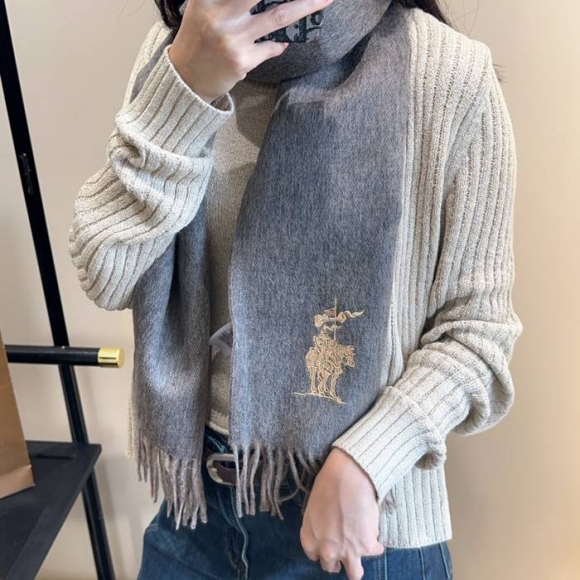 バーバリー 息をのむ美しさ、まとっても巻いても美しい。デザイン性抜群 30x180cm バーバリー 息をのむ美しさ、まとっても巻いても美しい。デザイン性抜群 30x180cm