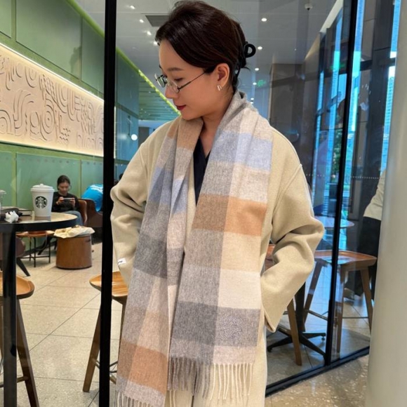 ロエベ めったに見ない優しい色合い 30x 180cm ロエベ めったに見ない優しい色合い 30x 180cm