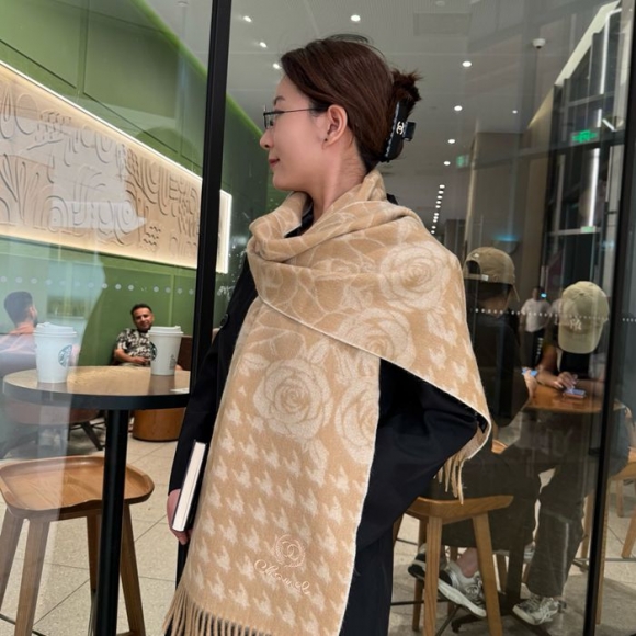 シャネル 100%プレミアムカシミヤ水波模様スカーフ 30x180cm シャネル 100%プレミアムカシミヤ水波模様スカーフ 30x180cm
