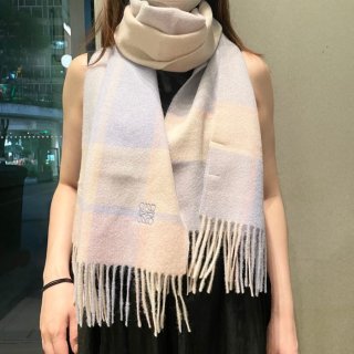 ロエベ 今年最新オーダー。立体刺繍。100%ラムウール 32x190cm ロエベ 今年最新オーダー。立体刺繍。100%ラムウール 32x190cm