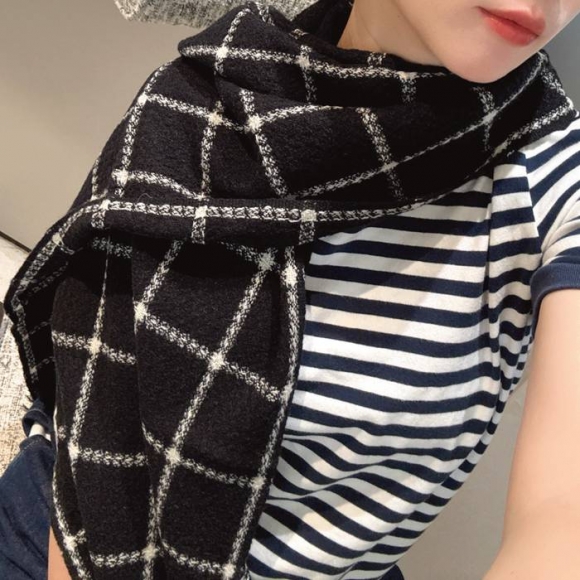 シャネル 秋冬新作 カシミヤスカーフ 35x 190cm シャネル 秋冬新作 カシミヤスカーフ 35x 190cm