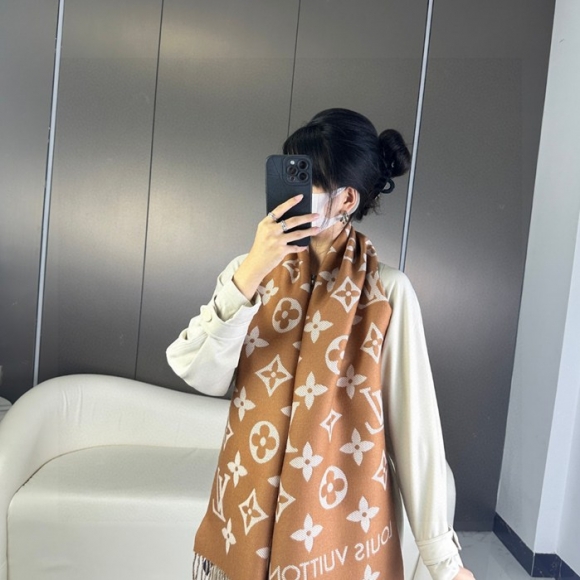 ルイ ヴィトン 新作 Simply LV スカーフ 34x180cm ルイ ヴィトン 新作 Simply LV スカーフ 34x180cm