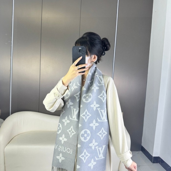 ルイ ヴィトン 新作 Simply LV スカーフ 34x180cm ルイ ヴィトン 新作 Simply LV スカーフ 34x180cm