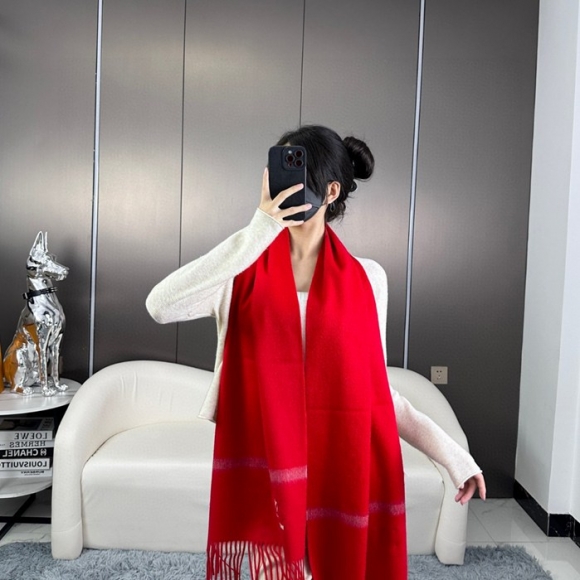 ルイ ヴィトン 新年レッド。男女兼用スカーフ 35x180cm ルイ ヴィトン 新年レッド。男女兼用スカーフ 35x180cm