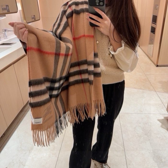 バーバリー クラシックチェックスカーフ 70x200cm バーバリー クラシックチェックスカーフ 70x200cm