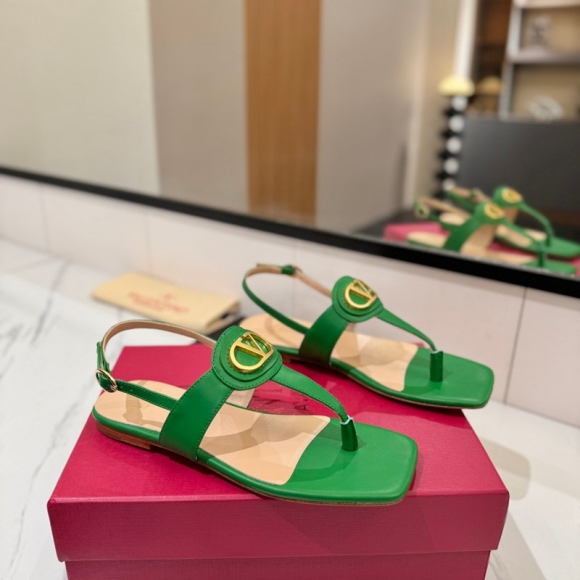 【VALENTINO】新作Vサンダルレディース 【VALENTINO】新作Vサンダルレディース