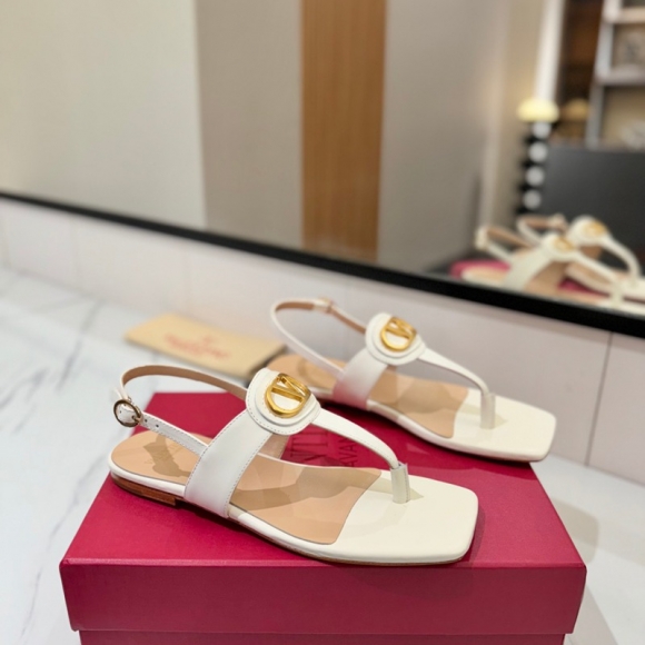 【VALENTINO】新作Vサンダルレディース 【VALENTINO】新作Vサンダルレディース