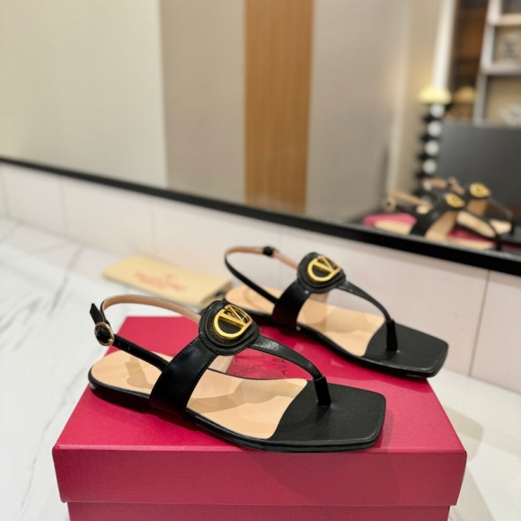 【VALENTINO】新作Vサンダルレディース 【VALENTINO】新作Vサンダルレディース