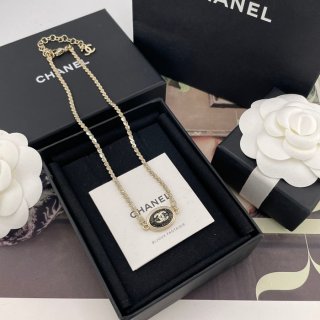 ネックレス C オーバルブラックストーン×クリスタルネックレス — 黒石にゴールドラメ入り、ダブルC埋め込み、特別注文チェーン採用 ネックレス C オーバルブラックストーン×クリスタルネックレス — 黒石にゴールドラメ入り、ダブルC埋め込み、特別注文チェーン採用