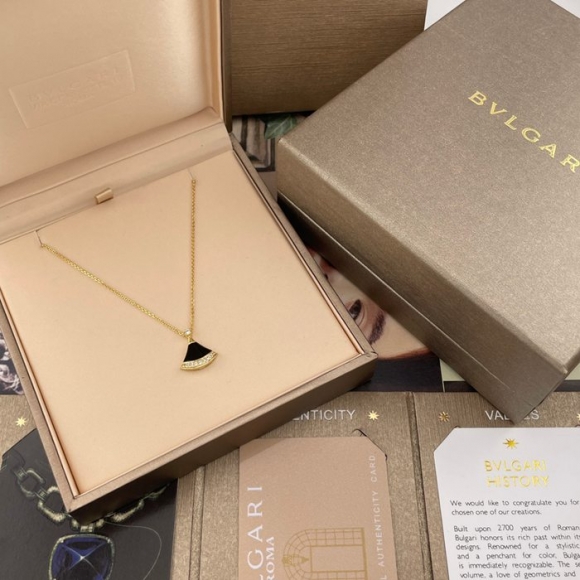 ネックレス Bvlgari ブラックオニキススカートネックレス — 劉亦菲着用、真金真珠対応可、手作業による石留め、背面ディテールまで徹底再現 ネックレス Bvlgari ブラックオニキススカートネックレス — 劉亦菲着用、真金真珠対応可、手作業による石留め、背面ディテールまで徹底再現