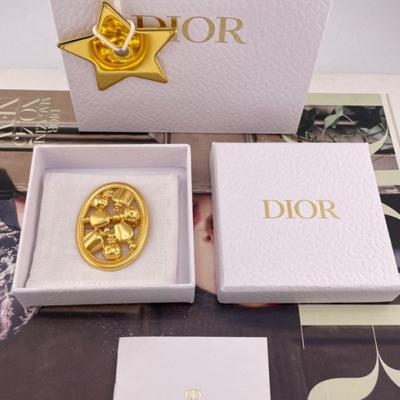 ブローチ D 香水瓶×オーバルブローチ — Diorヴィンテージシリーズ、縦横どちらの着用も可能、コレクション価値あり ブローチ D 香水瓶×オーバルブローチ — Diorヴィンテージシリーズ、縦横どちらの着用も可能、コレクション価値あり