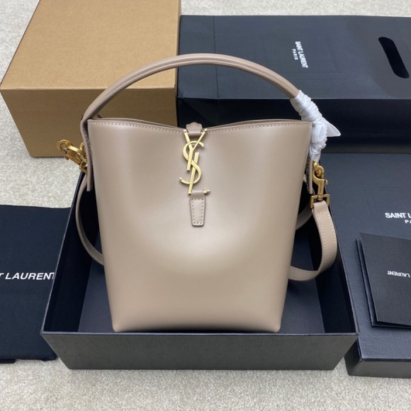 SAINT LAURENT 749036 カーフレザー、カーフ ブラック、ゴールド バケツバッグ クラシック 20x17x13cm サイズ:20x17x13cm SAINT LAURENT 749036 カーフレザー、カーフ ブラック、ゴールド バケツバッグ クラシック 20x17x13cm サイズ:20x17x13cm