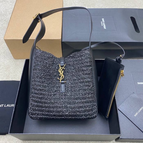 SAINT LAURENT 823812 編み ブラック、ゴールド 脇下バッグ クラシック 22x22x10cm サイズ:22x22x10cm SAINT LAURENT 823812 編み ブラック、ゴールド 脇下バッグ クラシック 22x22x10cm サイズ:22x22x10cm