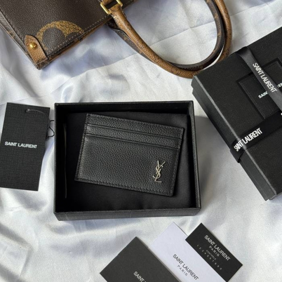 SAINT LAURENT 687098 カードケース 荔枝紋 サイズ:10x7.5x0.5cm SAINT LAURENT 687098 カードケース 荔枝紋 サイズ:10x7.5x0.5cm