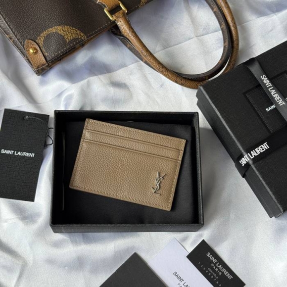 SAINT LAURENT 687098 カードケース 荔枝紋 サイズ:10x7.5x0.5cm SAINT LAURENT 687098 カードケース 荔枝紋 サイズ:10x7.5x0.5cm