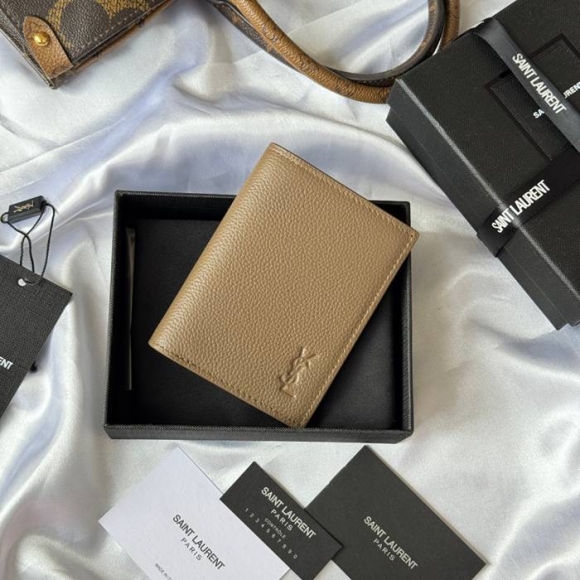 SAINT LAURENT 668736 二つ折り財布 荔枝紋 サイズ:11.5x9cm SAINT LAURENT 668736 二つ折り財布 荔枝紋 サイズ:11.5x9cm