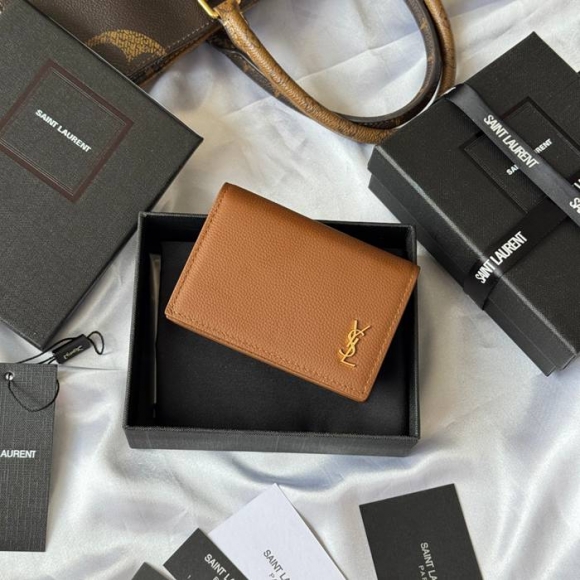 SAINT LAURENT 693492 フラップ名刺ケース 荔枝紋メタル サイズ:11x7.5cm SAINT LAURENT 693492 フラップ名刺ケース 荔枝紋メタル サイズ:11x7.5cm