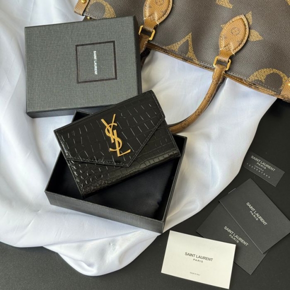 SAINT LAURENT 414404 ワニ革二つ折り短財布 サイズ:13x9cm SAINT LAURENT 414404 ワニ革二つ折り短財布 サイズ:13x9cm