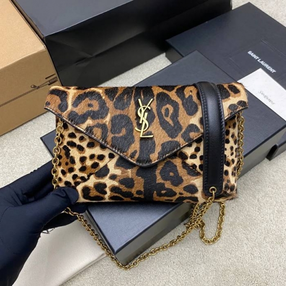 SAINT LAURENT 829271 ラムレザー、ホースヘア ゴールド、レオパード、ホースヘア 斜め掛けバッグ、ハンドバッグ、封筒バッグ 封筒 19x12cm サイズ:19x12cm SAINT LAURENT 829271 ラムレザー、ホースヘア ゴールド、レオパード、ホースヘア 斜め掛けバッグ、ハンドバッグ、封筒バッグ 封筒 19x12cm サイズ:19x12cm