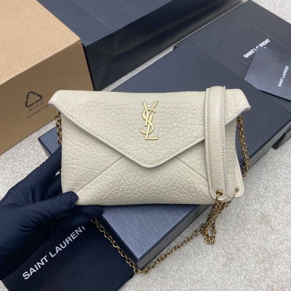 SAINT LAURENT 819271 ラムレザー、エレファント ホワイト、ゴールド、クリーム 斜め掛けバッグ、チェーンバッグ、封筒バッグ チェーン、封筒、カリプソ、ミニ 19x12cm サイズ:19x12cm SAINT LAURENT 819271 ラムレザー、エレファント ホワイト、ゴールド、クリーム 斜め掛けバッグ、チェーンバッグ、封筒バッグ チェーン、封筒、カリプソ、ミニ 19x12cm サイズ:19x12cm