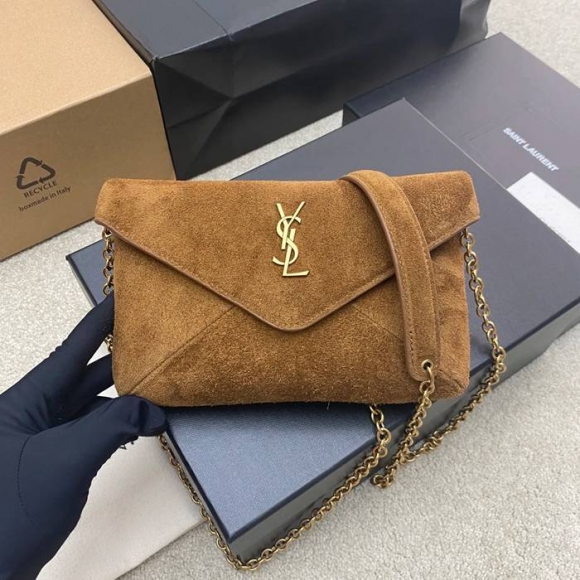 SAINT LAURENT 819271 ラムレザー、エレファント ゴールド、キャラメル、マット 斜め掛けバッグ、チェーンバッグ、封筒バッグ チェーン、封筒、カリプソ、ミニ 19x12cm サイズ:19x12cm SAINT LAURENT 819271 ラムレザー、エレファント ゴールド、キャラメル、マット 斜め掛けバッグ、チェーンバッグ、封筒バッグ チェーン、封筒、カリプソ、ミニ 19x12cm サイズ:19x12cm