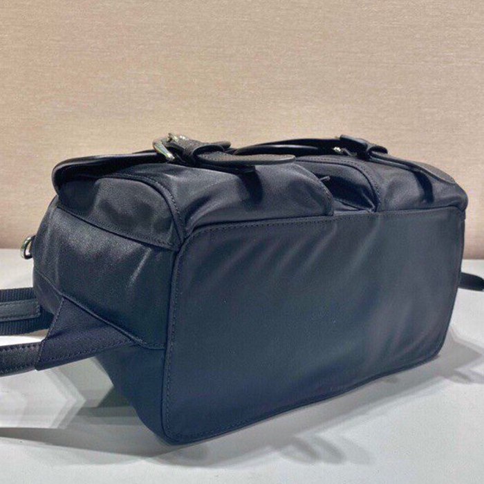 Prada リュック ナイロン ブラック 1BZ677B サイズ:28x24x12cm