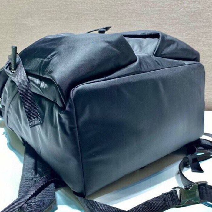 Prada 登山 リュック ナイロン ブラック 2VZ019 サイズ:52x32x19cm