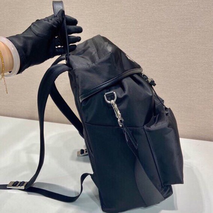 Prada ランウェイ リュック ナイロン ブラック 2VZ111 サイズ:38x30x17cm