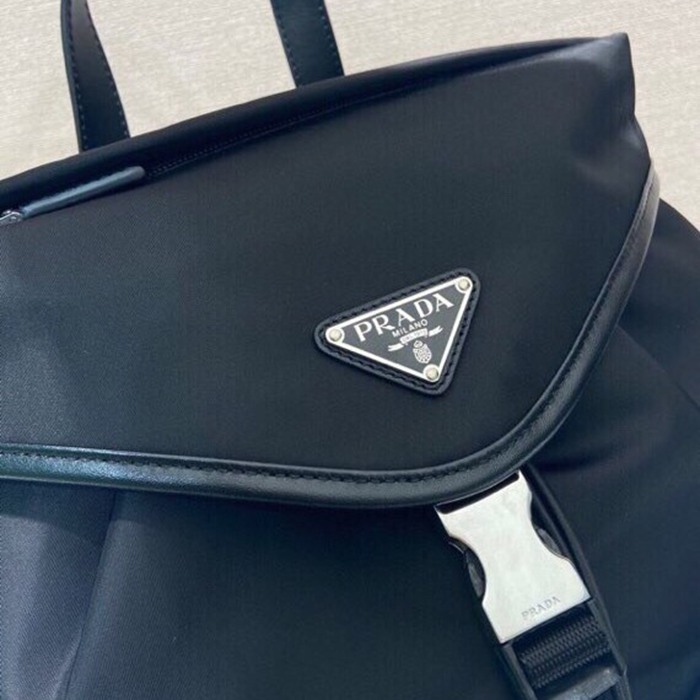 Prada ランウェイ リュック ナイロン ブラック 2VZ111 サイズ:38x30x17cm