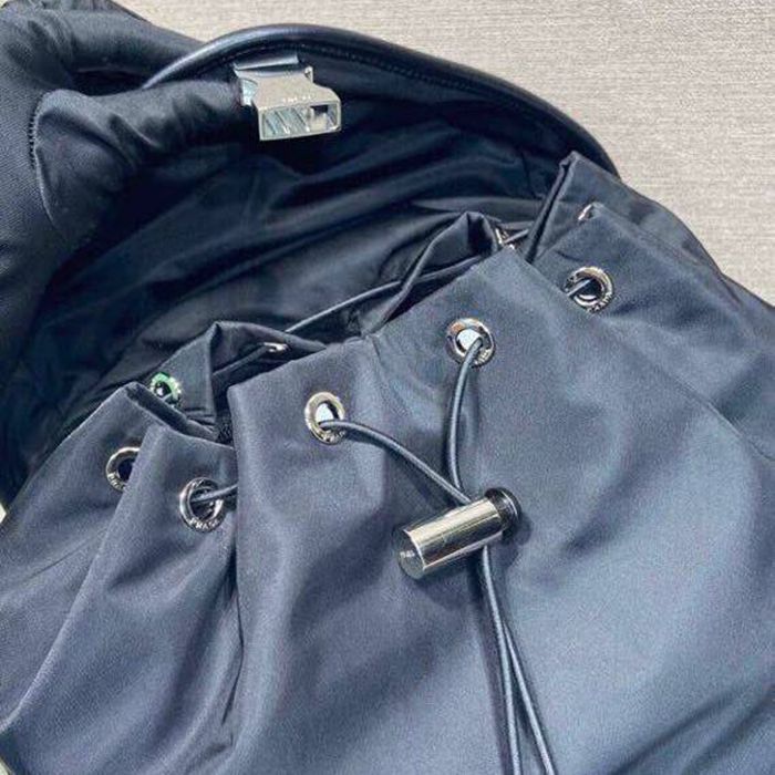 Prada ランウェイ リュック ナイロン ブラック 2VZ111 サイズ:38x30x17cm