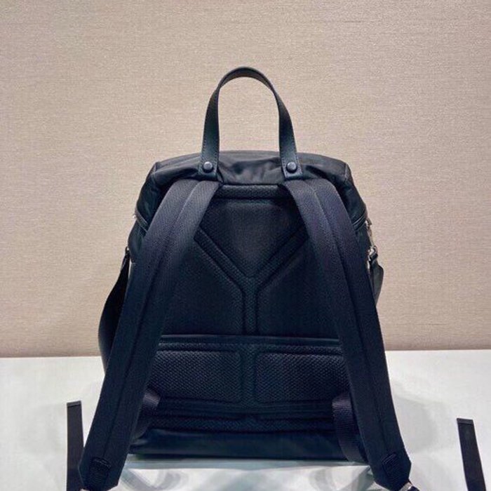 Prada ランウェイ リュック ナイロン ブラック 2VZ111 サイズ:38x30x17cm
