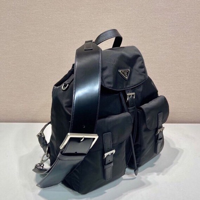 Prada 新作 リュック ナイロン ブラック 2VZ110 サイズ:39x34x15cm