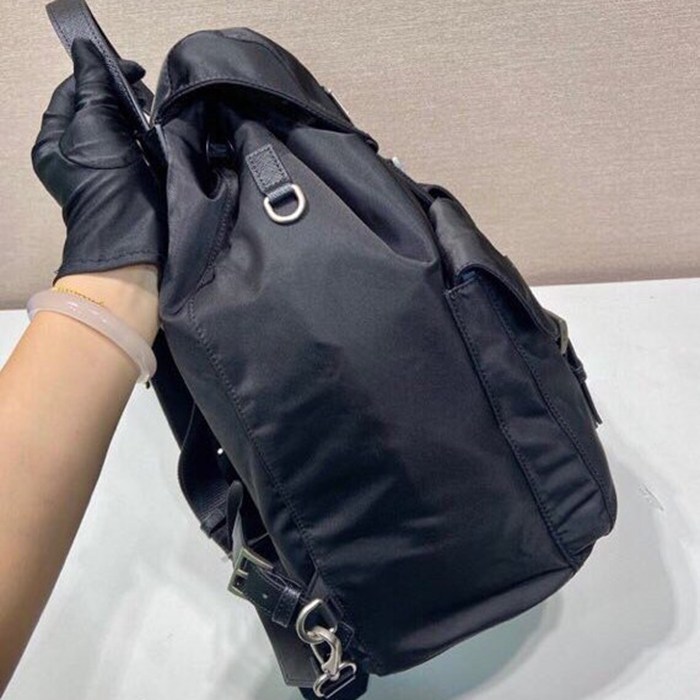 Prada 新作 リュック ナイロン ブラック 2VZ110 サイズ:39x34x15cm