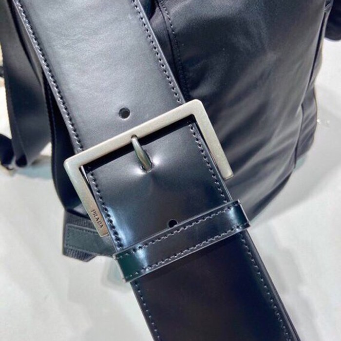 Prada 新作 リュック ナイロン ブラック 2VZ110 サイズ:39x34x15cm