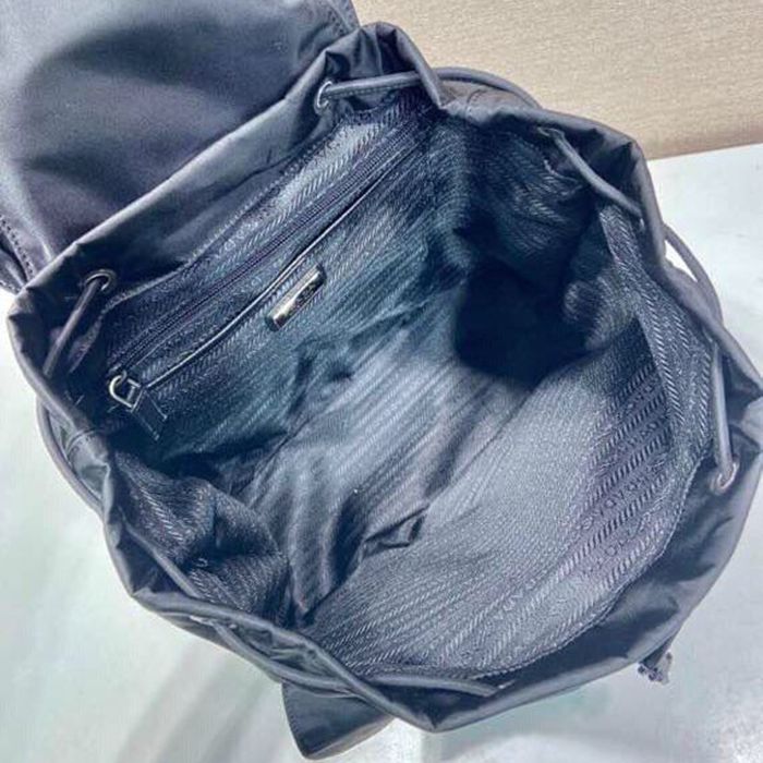Prada 新作 リュック ナイロン ブラック 2VZ110 サイズ:39x34x15cm