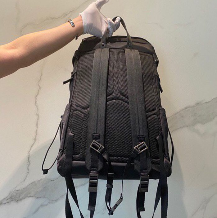 Prada 登山 リュック ナイロン ブラック 2VZ079 サイズ:52x32x19cm