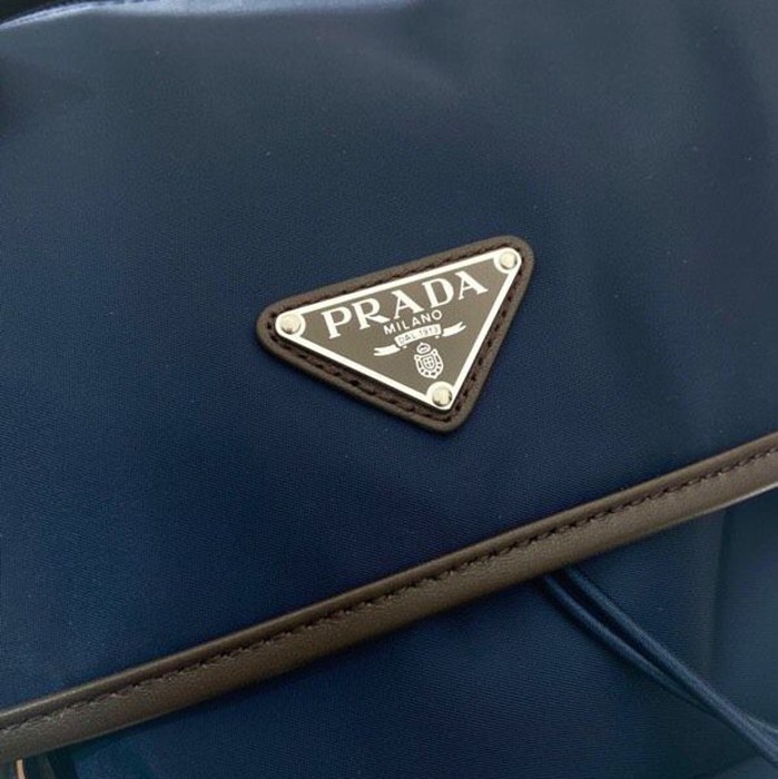 Prada リュック ナイロン ブラック 2VZ135A サイズ:45x27x17cm