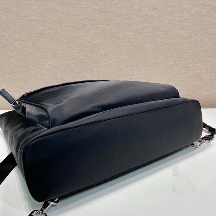 Prada メンズ ナイロン トートバッグ ナイロン ブラック 2VG098 サイズ:42x38x10cm