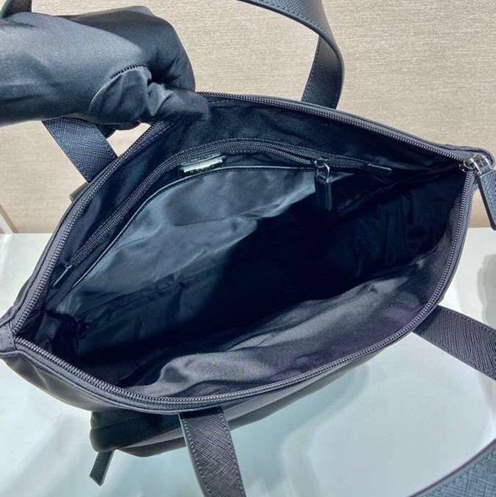 Prada メンズ ナイロン トートバッグ ナイロン ブラック 2VG098 サイズ:42x38x10cm