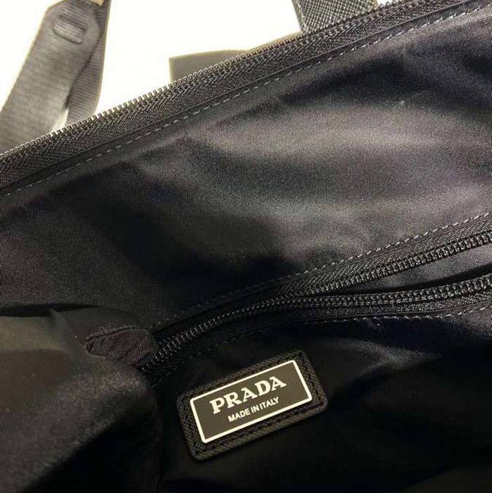 Prada メンズ ナイロン トートバッグ ナイロン ブラック 2VG098 サイズ:42x38x10cm