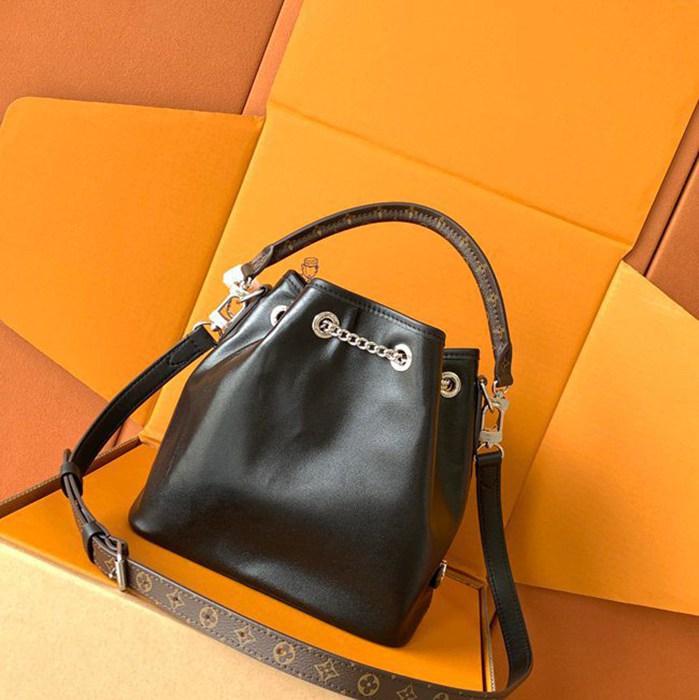Louis Vuitton ノーウェイ ハンドバッグ オールレザー ブラック M14377 サイズ:24x22.5x15.5cm