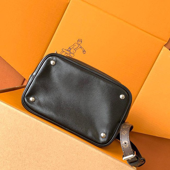Louis Vuitton ノーウェイ ハンドバッグ オールレザー ブラック M14377 サイズ:24x22.5x15.5cm