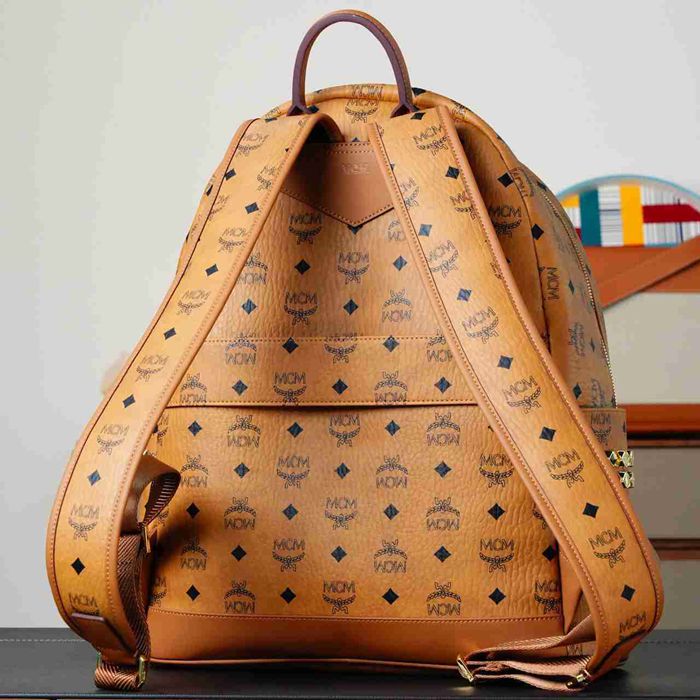 MCM スターク 実撮りコニャック ミディアム クラシックモノグラム コニャック MMKAAVE09CO001 サイズ:41x33.5x15.5cm